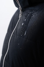 Adele Kurze Parka - Schwarz/Dunkellila Adele Kurze Parka - Schwarz/Dunkellila
