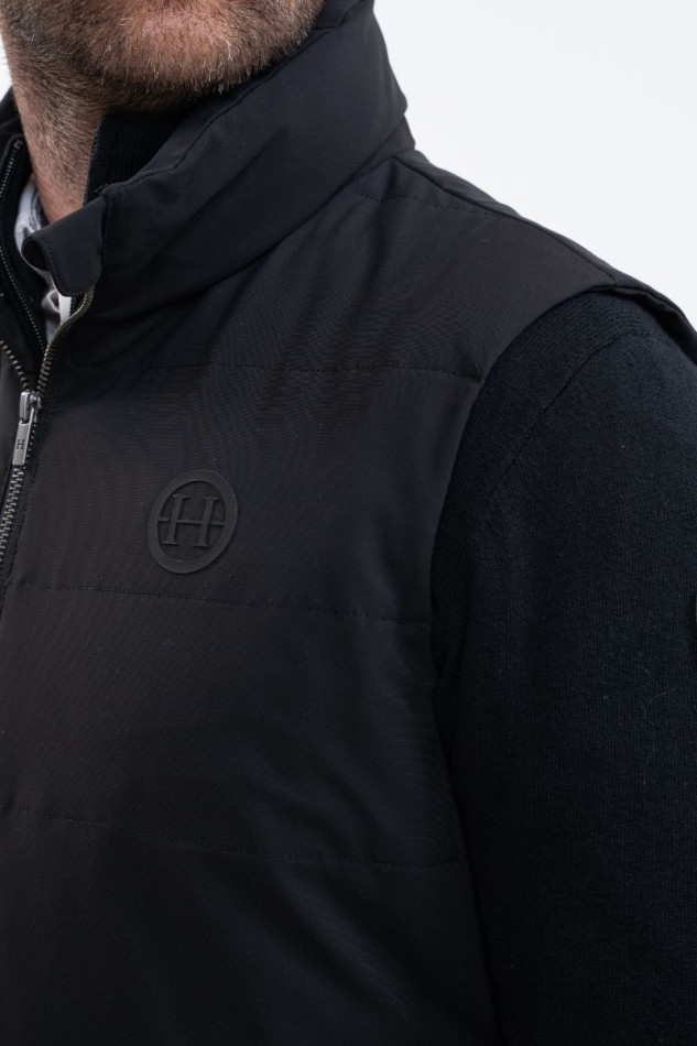 Barja Sleeveless Vest - Black